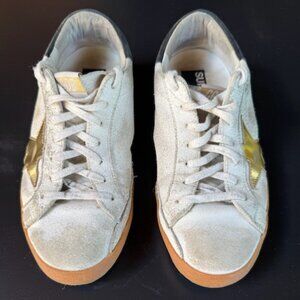 GOLDEN GOOSE SUPERSTAR sneakers, size 39, gold stars, distressed look.